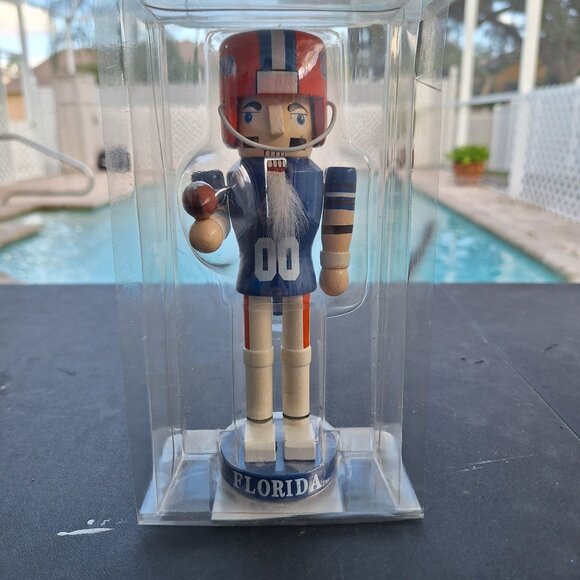 FLORIDA GATORS SPORTS COLLECTORS SERIES FOOTBALL NUTCRACKER IN ORIGINAL PACKAGIN - Picture 1 of 6